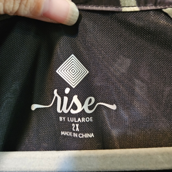 NWT Lularoe Sz 2xl Women's Rise Black and Purple Workout Jacket - Picture 2 of 11
